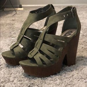 BY GUESS - OLIVE GREEN - wedges